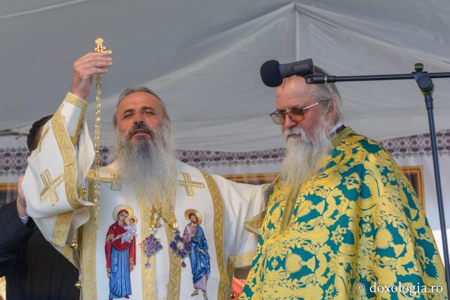 Acordarea distincției „Crucea Moldavă”