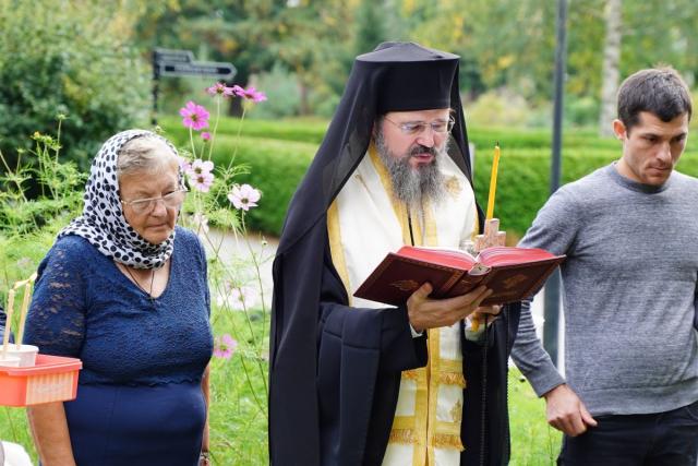 PS Macarie, alături de credincioși români