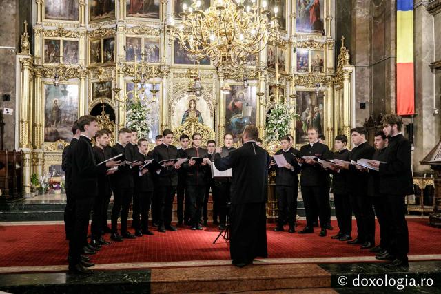 Grupul psaltic al Seminarului Teologic Liceal Ortodox „Mitropolitul Dosoftei” Suceava / Foto: Oana Nechifor