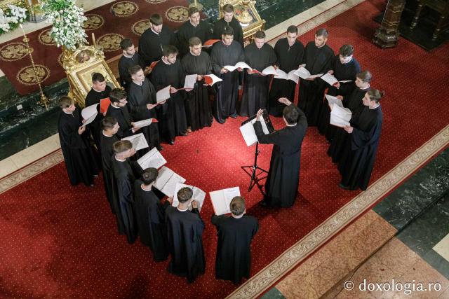 Grupul psaltic „ Sfântul Ioan Gură de Aur” al Seminarului Teologic Ortodox „Sfântul Ioan Gură de Aur” Huși / Foto: Oana Nechifor