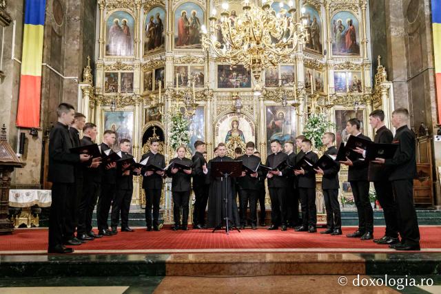Grupul psaltic „Agnus” al Seminarului Teologic Liceal Ortodox „Sfântul Ioan Iacob” Dorohoi / Foto: Oana Nechifor