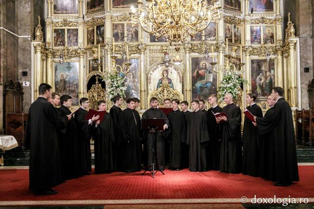 Grupul psaltic „Filotheos” al Seminarului Teologic Liceal Ortodox „Sfântul Gheorghe” Botoșani / Foto: Oana Nechifor