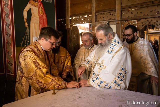 IPS Teofan, sfințind biserica din Țipilești