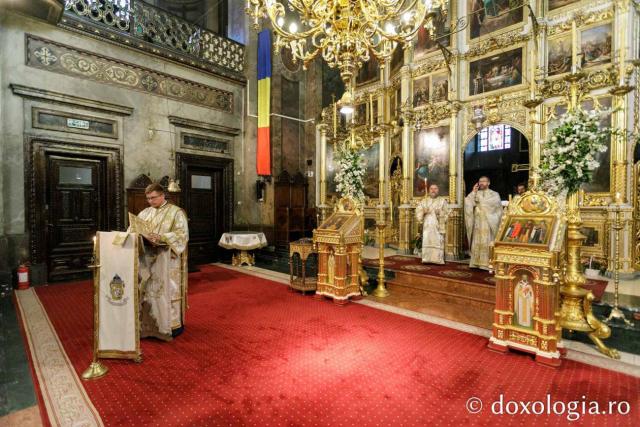 Sfânta Liturghie în cea de-a cincea zi de pelerinaj la hramul Sfintei Parascheva / Foto: pr. Silviu Cluci