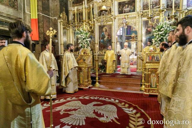 IPS Ioachim al Romanului și Bacăului a slujit Sfânta Liturghie în a patra zi a Hramului Sfintei Parascheva