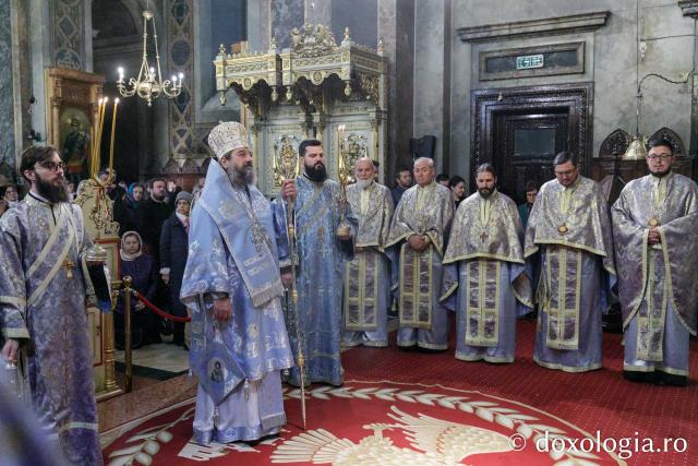 PS Nichifor Botoșăneanul alături de preoții slujitori