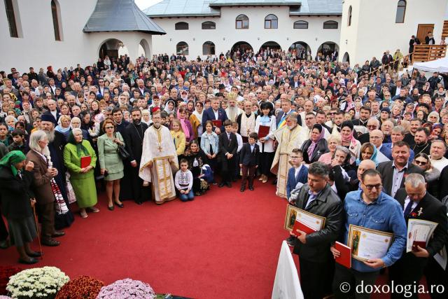 Fotografie de grup la sfințirea Bisericii din Suharău, jud. Botoșani / Foto: Flavius Popa