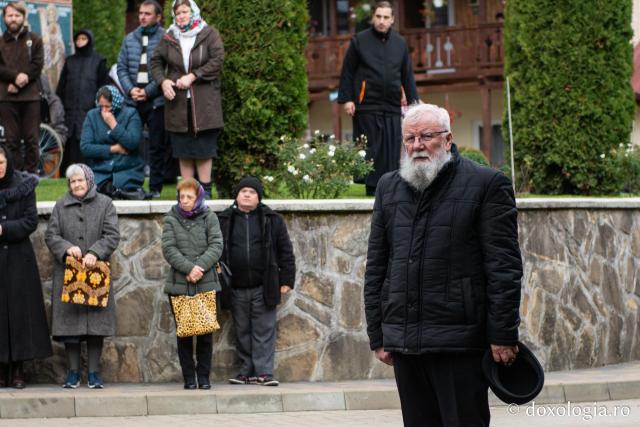 Credincios, participând la Sfânta Liturghie