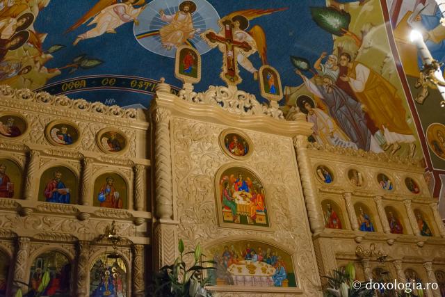 Catapeteasmă de biserică ortodoxă