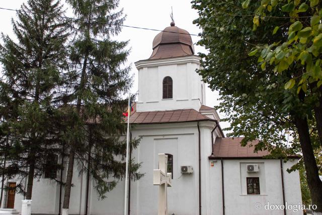 Biserica „Sfinții Voievozi” Roșca