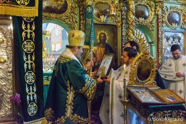 PS Nichifor Botoșăneanul, alături de preotul paroh