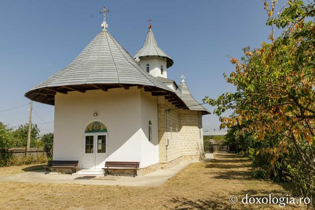 Biserica „Duminica Tuturor Sfinților” din localitatea Căuești