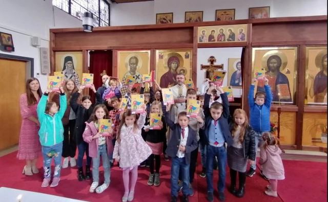 Proiectul „10 cărți pentru 1000 de copii români din diaspora” – prilej de comuniune pentru copiii din parohiile ortodoxe românești din Austria