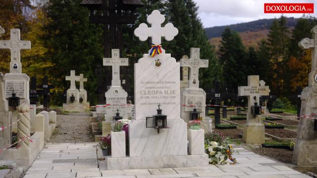 (Video) Haine noi pentru anticamera cu sfinți – cimitirul mănăstirii Sihăstria: „Oamenii vorbesc cu părinții din cimitir de parcă sunt vii”