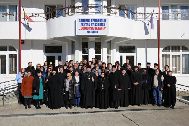Asistenții sociali din Arhiepiscopia Iașilor s-au întâlnit la Căminul de bătrâni de la Mănăstirea Văratec / Foto: Flavius Popa
