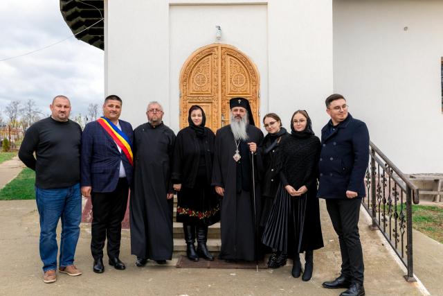 IPS Teofan, la Parohia „Sfântul Nicolae” Arama
