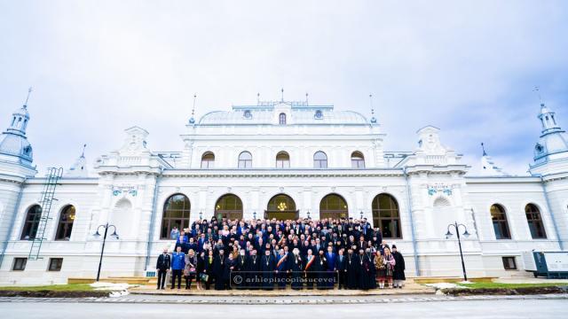 Fotografie cu participanții la redeschiderea Cazinoului Băilor