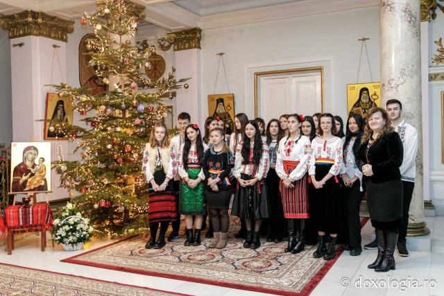 Colegiul Național „Mihail Sadoveanu” Pașcani – Colindători la Reședința Mitropolitană 2023