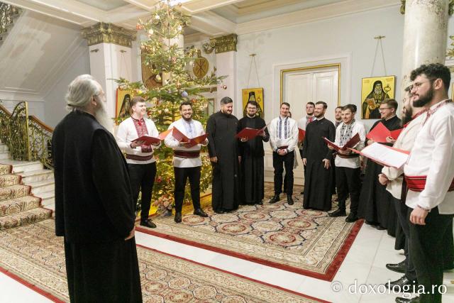(Foto) Corul „Chivotul” – Colindători la Reședința Mitropolitană 2023