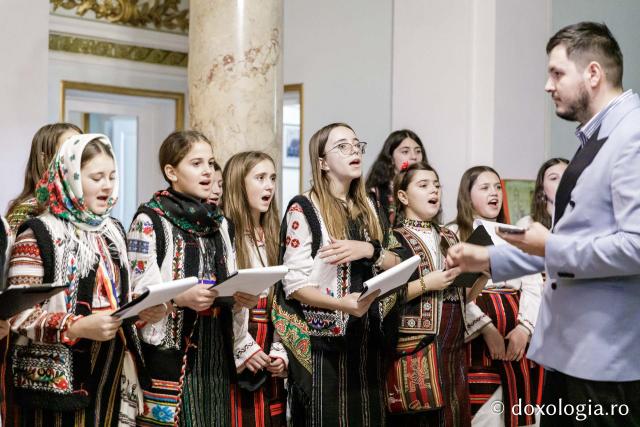 (Foto) Școala Profesională Focuri – Colindători la Reședința Mitropolitană 2023