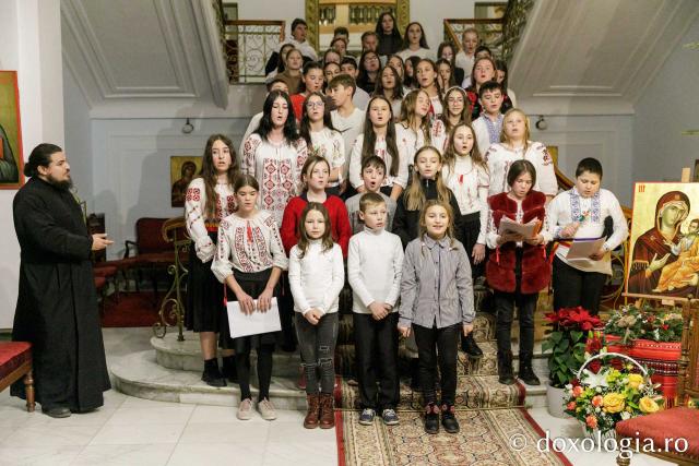 (Foto) Parohia Buhăieni – Colindători la Reședința Mitropolitană 2023