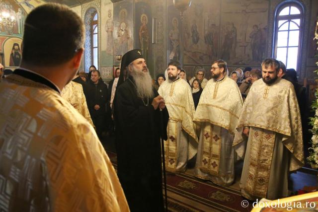 Sfânta Liturghie cu IPS Teofan
