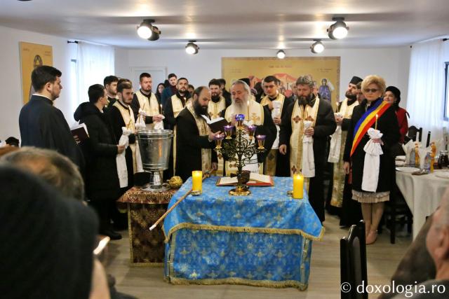 Slujbă arhierească la Parohia Budești: IPS Teofan a binecuvântat noua casă socială