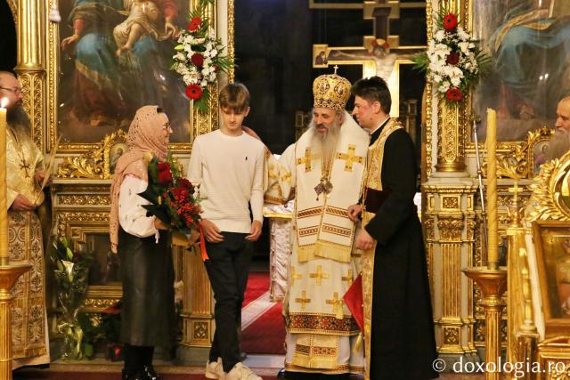 Hirotesie întru iconom stavrofor