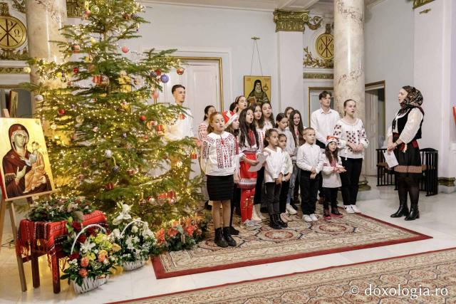(Foto) Parohia Bogonos – Colindători la Reședința Mitropolitană 2023