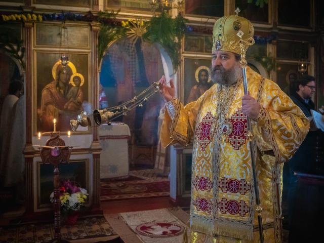 PS Nichifor Botoșăneanul la Sfânta Liturghie