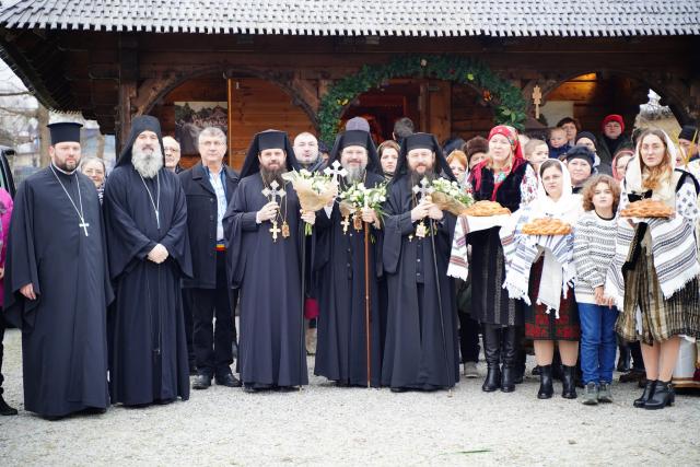 PS Macarie, PS Damaschin și PS Benedict, alături de credincioși români