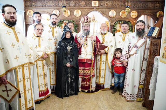 PS Macarie, alături de credincioși români