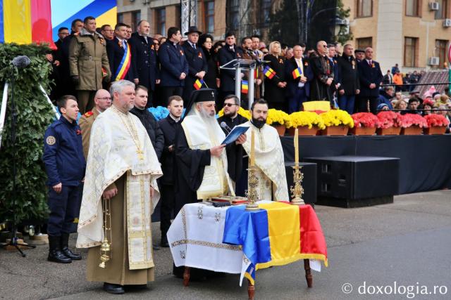 IPS Teofan, prezent la festivitatea de 1 Decembrie, la Iași, săvârșind o slujbă de Te Deum