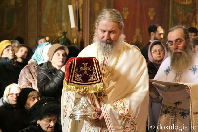 Slujbă arhierească la hramul Mănăstirii „Sfinții Trei Ierarhi” din Iași