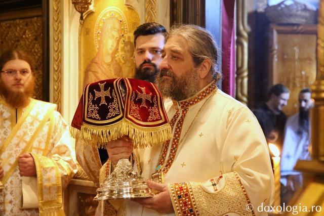 Slujbă arhierească la hramul Mănăstirii „Sfinții Trei Ierarhi” din Iași