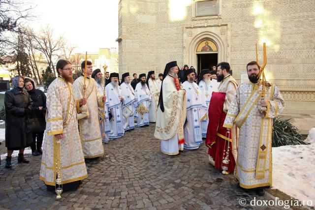 Slujbă arhierească la hramul Mănăstirii „Sfinții Trei Ierarhi” din Iași