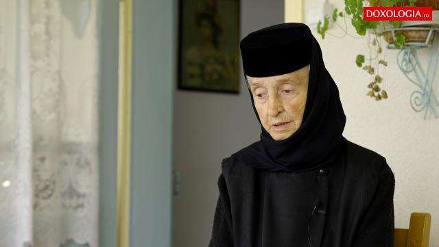 (Video) Maica Antonia de la Văratec: Umpleți traista cu fapte bune și o veți găsi plină la poarta Raiului!