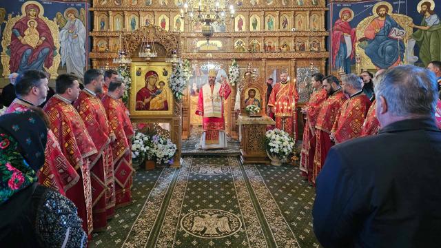 Liturghie arhierească și sfințire de casă socială la Parohia Boboiești