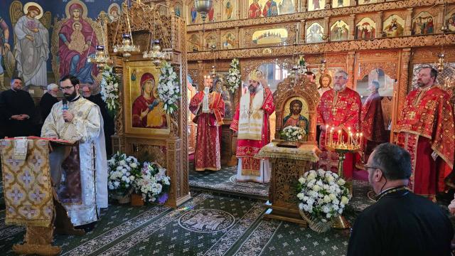 Liturghie arhierească și sfințire de casă socială la Parohia Boboiești