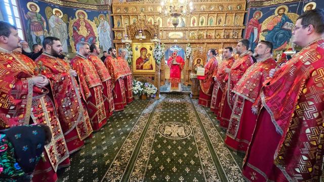 Liturghie arhierească și sfințire de casă socială la Parohia Boboiești