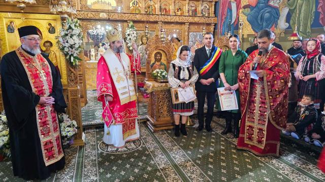 Liturghie arhierească și sfințire de casă socială la Parohia Boboiești