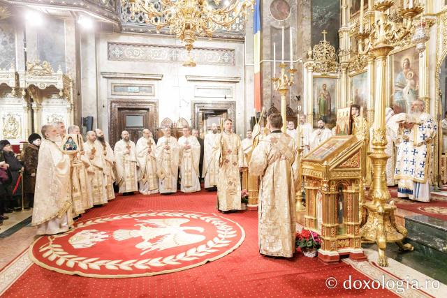 Sfinții Trei Ierarhi, sărbătoriți de studenții teologi ortodocși din capitala Moldovei