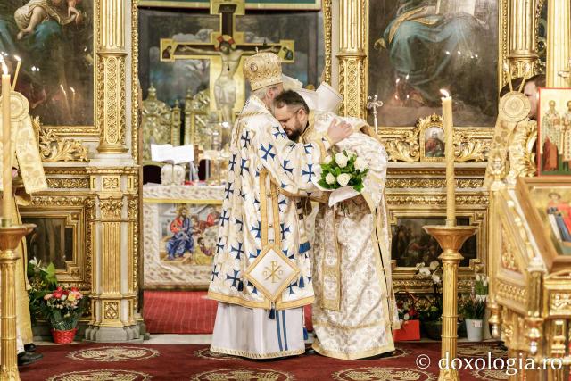 Sfinții Trei Ierarhi, sărbătoriți de studenții teologi ortodocși din capitala Moldovei