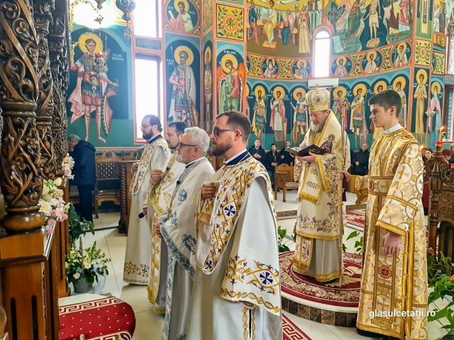 Preasfințitul Părinte Emilian Crișanul a slujit în Parohia Grădiște II din Arad
