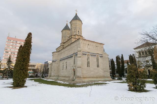 Priveghere la hramul Mănăstirii Sfinții Trei Ierarhi din Iași 2024