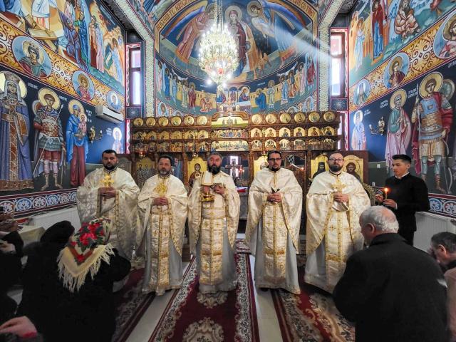 Sfinții Trei Ierarhi, ocrotitorii învățământului teologic, cinstiți la Seminarul din Dorohoi