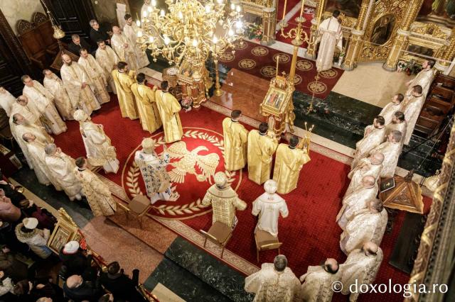Sfinții Trei Ierarhi, sărbătoriți de studenții teologi ortodocși din capitala Moldovei