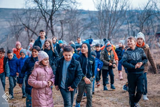 Liturghie misionară și activități de recreere pentru tinerii parohiei Păușești