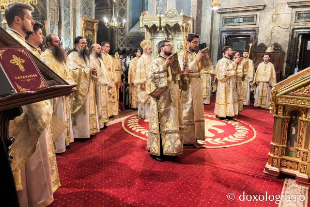 Părintele Mitropolit Teofan a slujit la Catedrala Mitropolitană din Iași