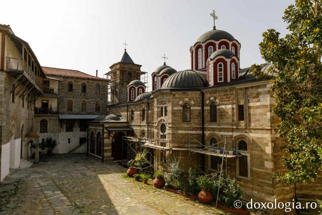 Katholikonul Mănăstirii Constamonitu